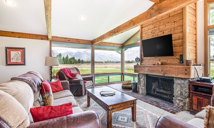 Jackson Hole House | Amazing townhouse next to golf course with deck
