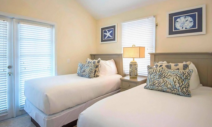 Marathon Hotel | Amazing View! Relaxing Unit, Terrace w/Water View, Full Kitchen! Onsite Pool