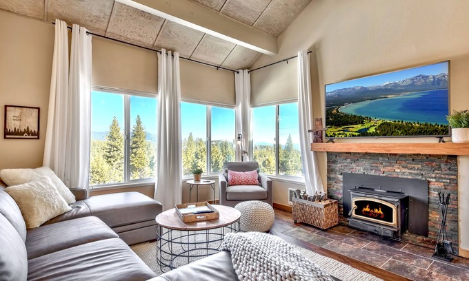 Truckee Condo | Amazing View! Spacious and Updated Cabin/Condo at Tahoe Donner.