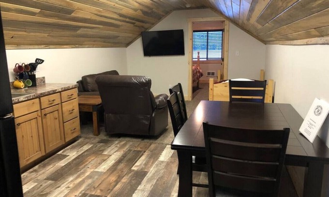 Island Park Apartment | Amazing Views! 25 min to Yellowstone, Loft S