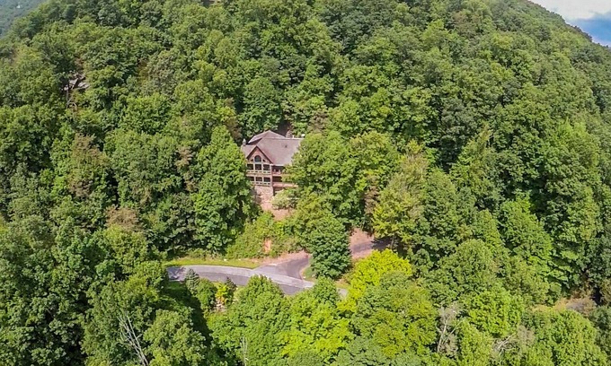 Laurel Ridge House | Amazing Views at Cozy Mountain Retreat