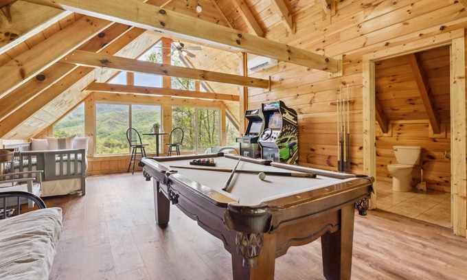 Gatlinburg - Pigeon Forge Apartment | Amazing Views Hot Tub Game Room Pool
