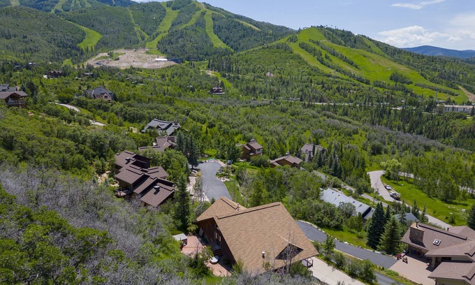 Steamboat Springs Ski Chalet | Amazing Views - Private Hot Tub - 30 Day Min Stay - Dogs Considered