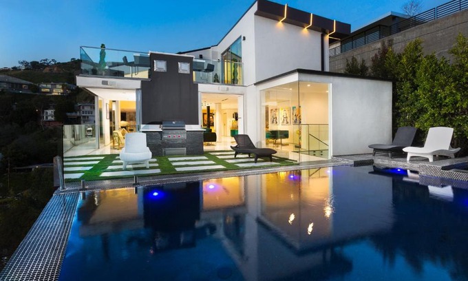 Hollywood Hills West Villa | AMAZING VILLA ON SUNSET PLAZA