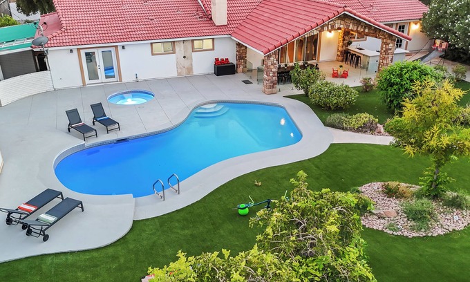 Quail Estates West Villa | AMAZING VIP VILLA ON ACRE LAND WITH 6 BEDROOMS BIG POOL, OUTDOOR KITCHE ENJOY!