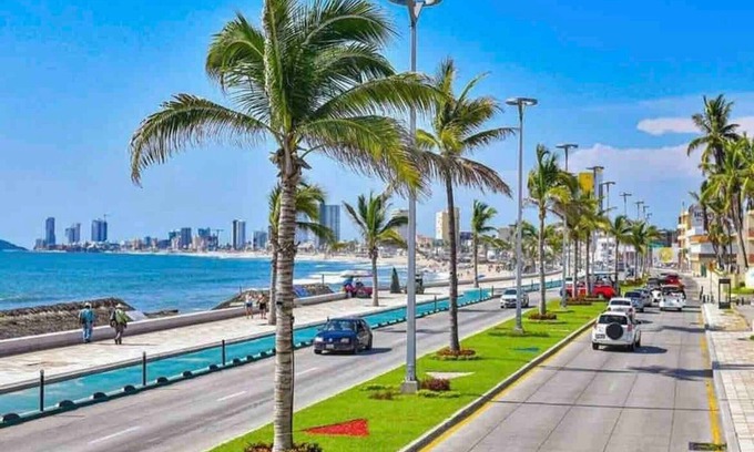 Las Gaviotas Apartment | Amazonas Apartment Near the Beach, Shops and Restaurants