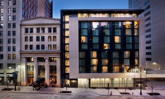 Downtown Kansas City Hotel | Ambassador Hotel Kansas City, Autograph Collection