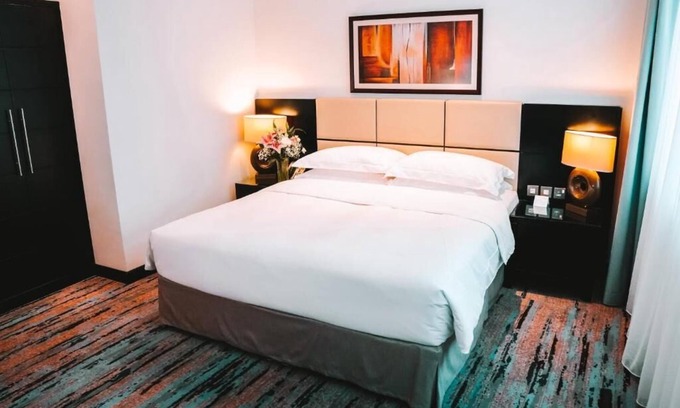 Madinat Zayed Apartment | Amber Deluxe King Or Twin Room Near Gold Souk