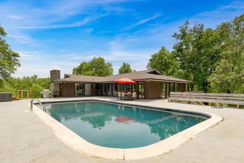 New Market House | Amber Escape by AvantStay 3 Unique Spaces Pool