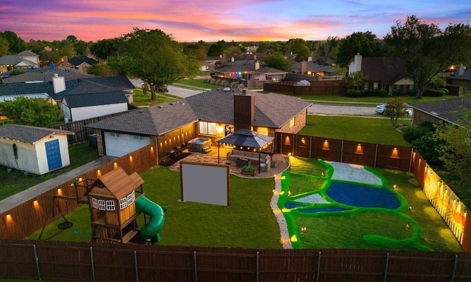 Lewisville House | Amber - Hot Tub | Mini Golf | Playset | Game Room!