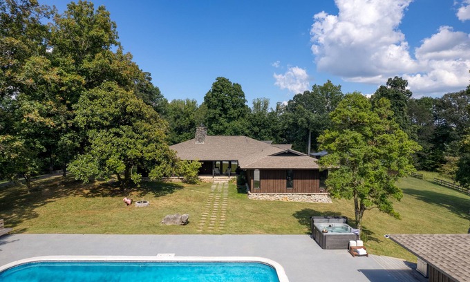 New Market House | Amber Lodge by AvantStay | Pool, Firepit, Sauna