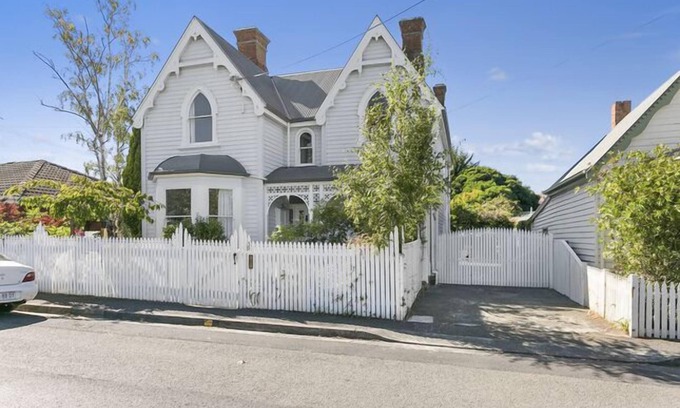 Hobart Central Business District House | Amberley - circa 1880's luxurynIdeal larger groups 5 b’rooms sleeps 9