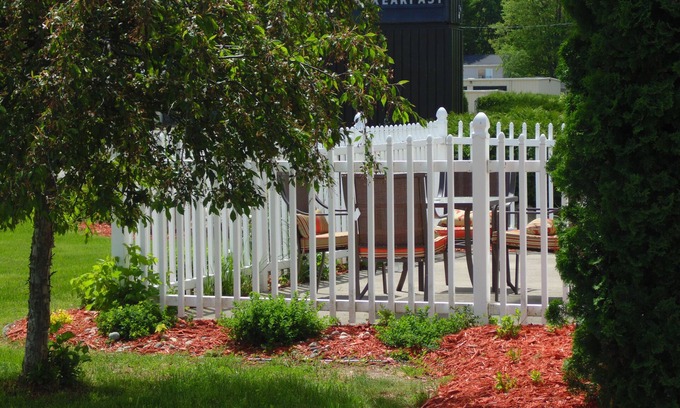Houghton Lake Hotel | American Inn and Suites Houghton Lake