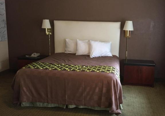 Stockton Hotel | American Inn Stockton