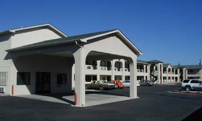 La Mesa Hotel | American Inn & Suites