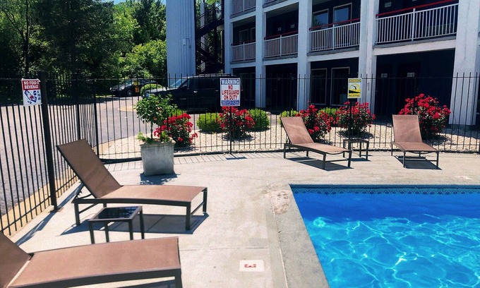 Kansas City Hotel | American Motel Kansas City, Kansas