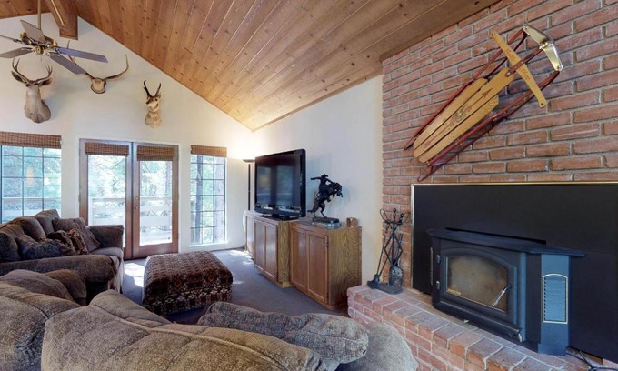 Shaver Lake House | American Pride