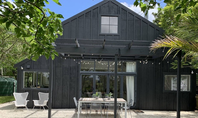 Matakana House | American Style Barn located in the popular Matakana area.