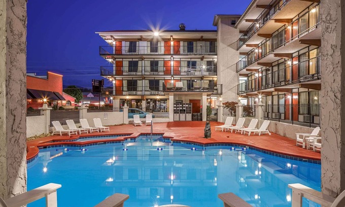 Pigeon Forge Hotel | Americana Inn, a Travelodge by Wyndham