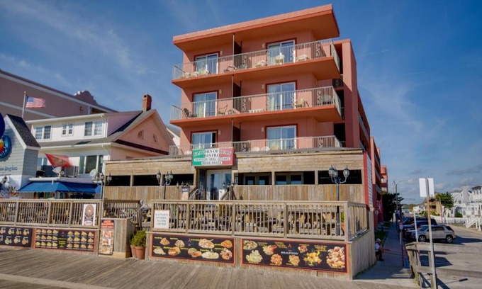 Ocean City Hotel | Americana Motor Inn on Boardwalk