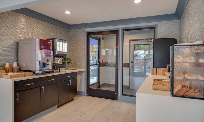 Hayward Hotel | Americas Best Value Inn Hayward