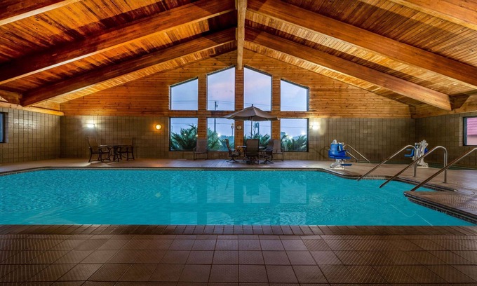 Eau Claire Hotel | AmericInn by Wyndham Eau Claire