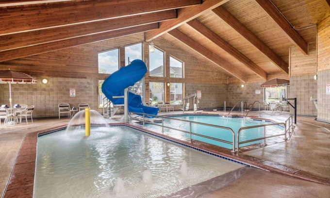 Fargo Hotel | AmericInn by Wyndham Fargo West Acres