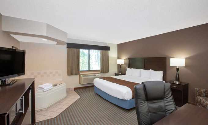 Lincoln Hotel | AmericInn by Wyndham Lincoln North