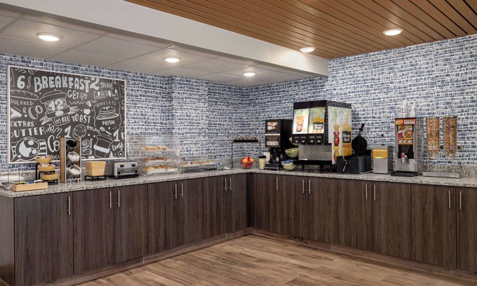 Madison Hotel | AmericInn by Wyndham Madison WI