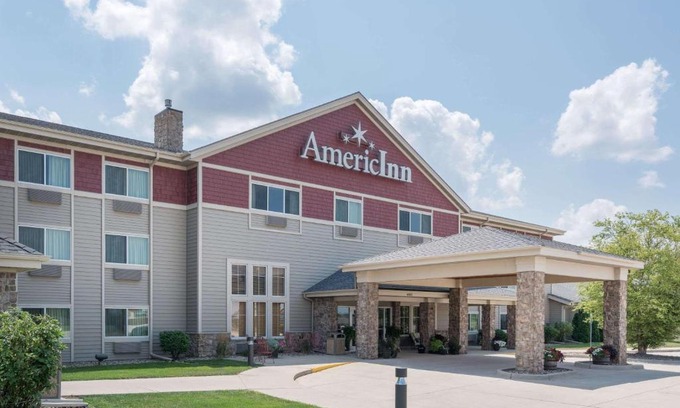 Newton Hotel | AmericInn by Wyndham Newton