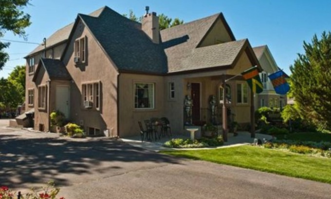 Cedar City Bed & Breakfast | Amid Summer's Inn B&B