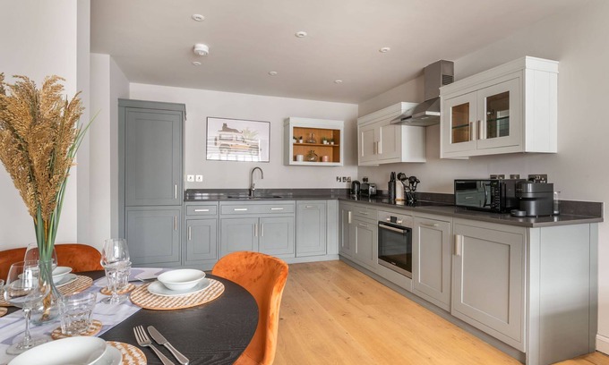 Clerkenwell Apartment | Amigos Nest - Farringdon - by Frankie Says