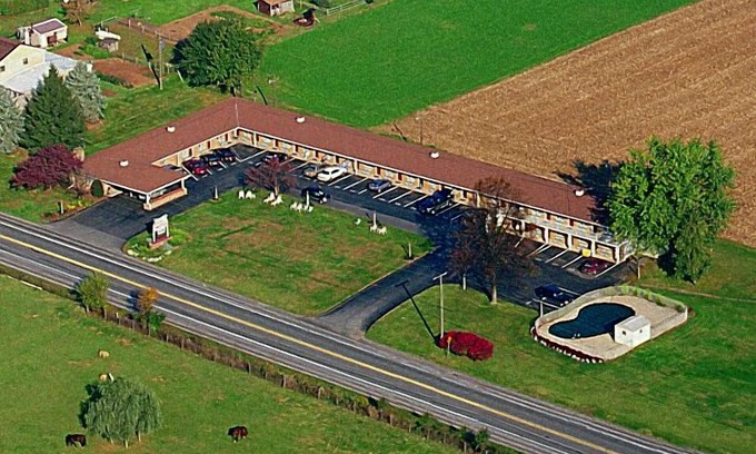 Bird In Hand Hotel | Amish Country Motel