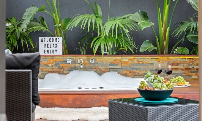 Frankston Villa | AMORE · AMORE | A Tranquil Retreat with Couples Spa