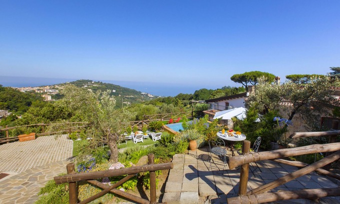 Sorrento Ski Chalet | AMORE RENTALS - Casa I Giardini di Sorrento with Swimming Pool, Sauna, Sea View