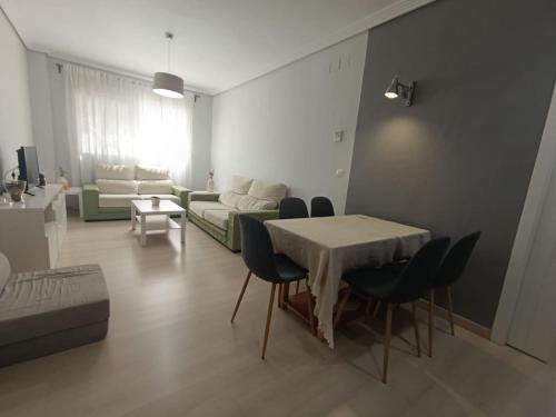 Cerro del Aguila Apartment | Amplio Apartamento en Sevilla
