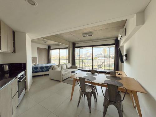 Constitucion Apartment | Amplio Loft con balcón sobre la Av 9 de Julio 6C