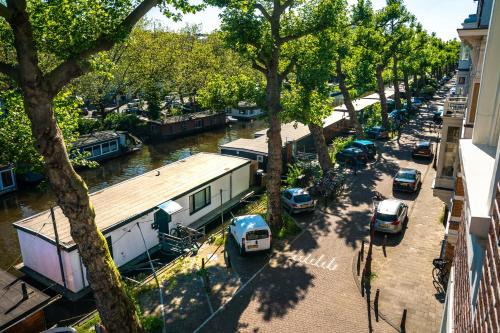 De Weteringschans Bed & Breakfast | Amsterdam-Houseboat-Amstel