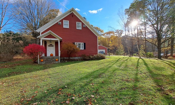 Cooperstown House | Amy's Schoolhouse -6 bedroom, minutes to Dreams Park and Cooperstown Center
