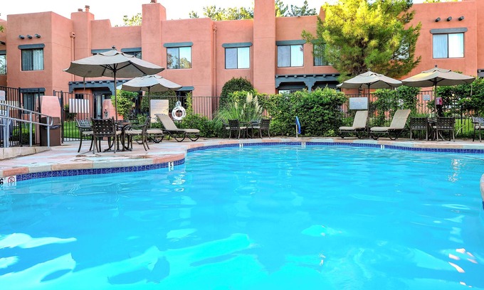 Oak Creek Hotel | An Adventure Awaits! Serene Studio w/Kitchen, Pool, BBQ, Parking