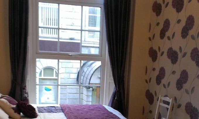 Wexford Cottage | An apartment that sleeps 5 guests in 2 bedrooms