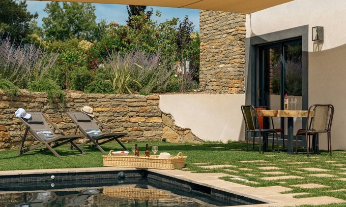 Puyloubier House | An apartment with a garden, a terrace and a Jacuzzi in a vineyard estate – Sleeps 4
