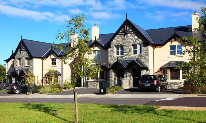 Kenmare House | An ardmullen 3 bed walnut that sleeps 6 guests in 3 bedrooms