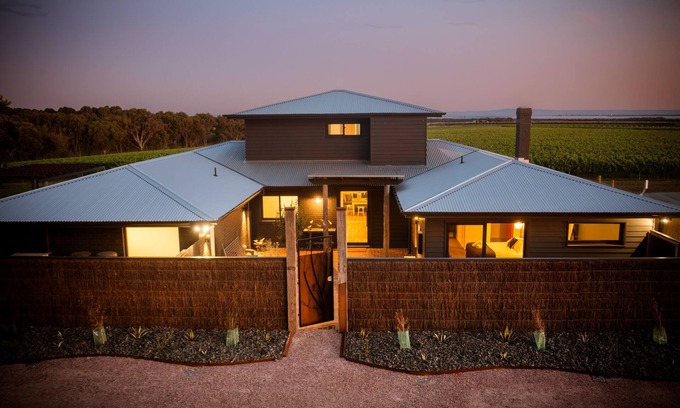 Mannerim House | An Entertainers dream at an award winning winery's vineyard and Olive Grove.