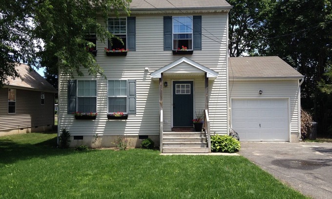 Cape May Court House House | An inexpensive vacation rental in a clean, comfortable home
