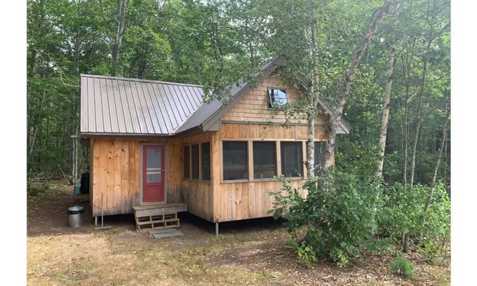 Waldoboro Cabin | An off-grid comfy cabin in a quiet corner of a midcoast organic farm