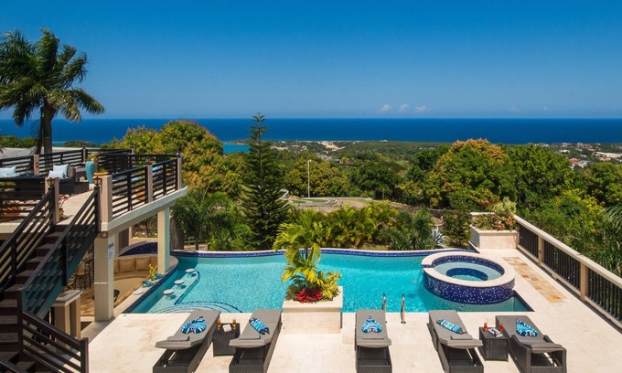 Discovery Bay Villa | An Ultra-Luxurious Resort Style Ocean View Villa. Optional Yacht, Fully Staffed!