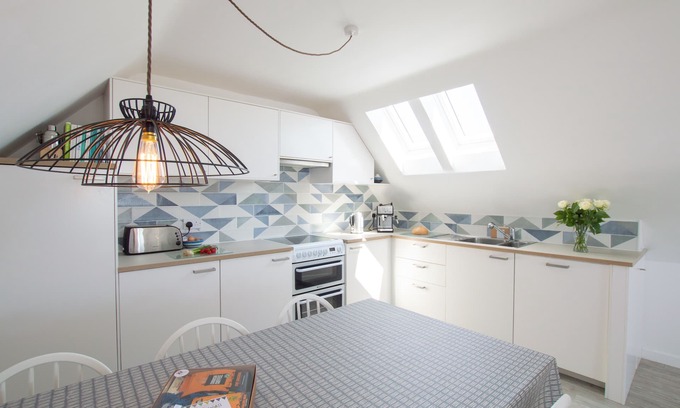 Porthtowan House | An ‘up-side down’ holiday home just 15 minutes’ walk to a golden, sandy beach.