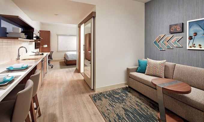 Anaheim Resort Hotel | Anaheim Getaway for Family - Steps from Disney, Pool and Full Kitchen | 3 Units