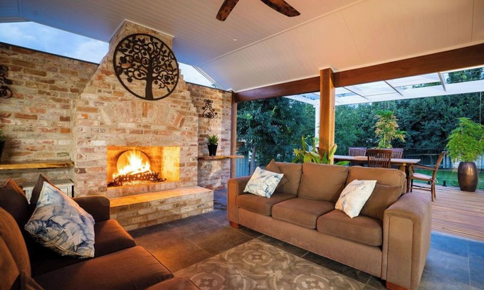 East Albury House | Ananda Cottage. Pure Serenity